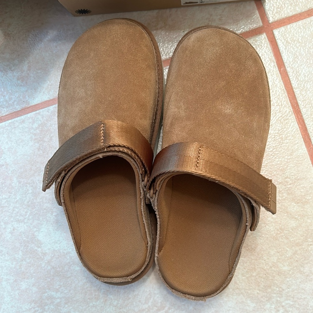 Never worn! Size US 7. Tan color